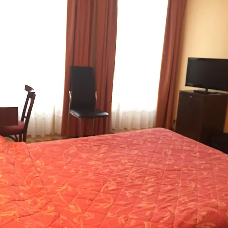 Des Pyrenees - Entre Bastille Et Nation باريس