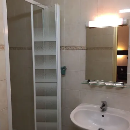 Des Pyrenees - Entre Bastille Et Nation