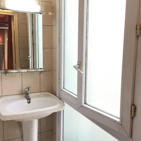 Des Pyrenees - Entre Bastille Et Nation 2*