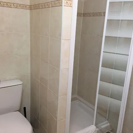 Des Pyrenees - Entre Bastille Et Nation باريس