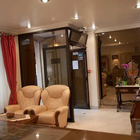 Des Pyrenees - Entre Bastille Et Nation باريس