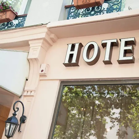 Des Pyrenees - Entre Bastille Et Nation باريس