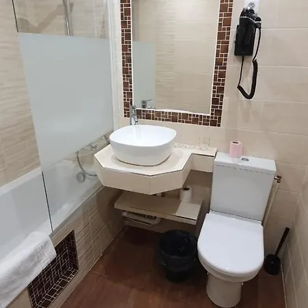 Des Pyrenees - Entre Bastille Et Nation