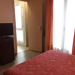 オテル デ ピレネー アントル バスティーユ エ ナシオン ホテル パリ