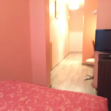 Hotel Des Pyrenees - Entre Bastille Et Nation 2*