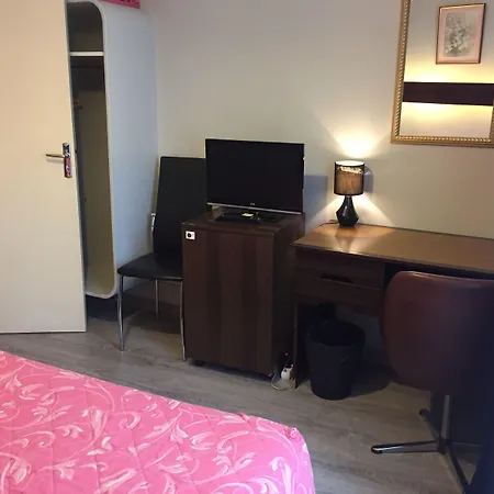 Hotel Des Pyrenees - Entre Bastille Et Nation 2*