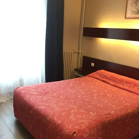 Des Pyrenees - Entre Bastille Et Nation 2*