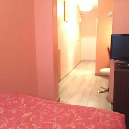 Hotel Des Pyrenees - Entre Bastille Et Nation